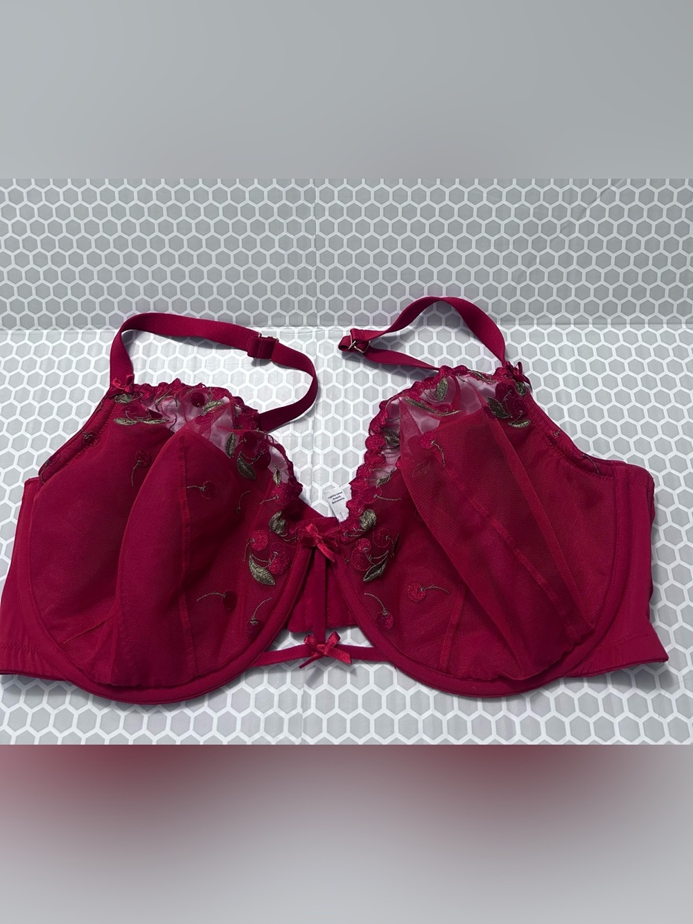Cacique Womens Red Embroidered Underwire Bra. Size 46DDD